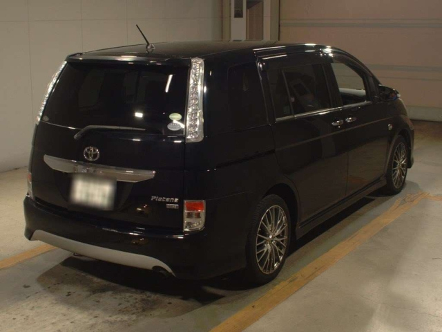 TOYOTA ISIS 2014