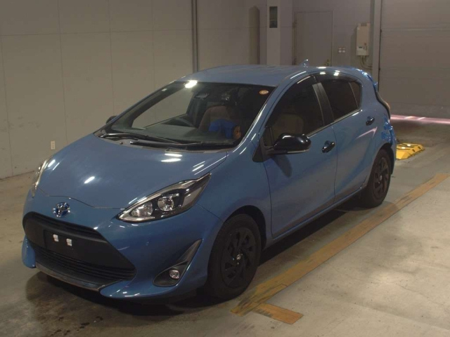 TOYOTA AQUA 2021