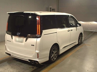 TOYOTA ESQUIRE 2020