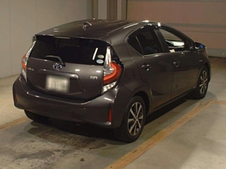 TOYOTA AQUA 2017