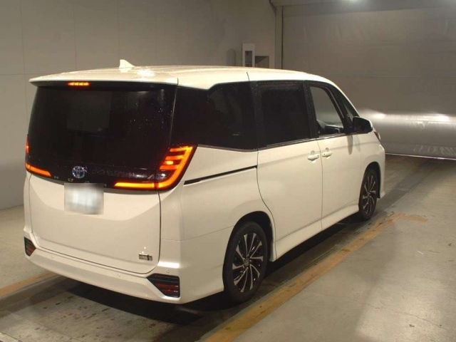 TOYOTA NOAH 2023
