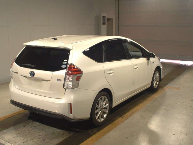 TOYOTA PRIUS ALPHA 2016
