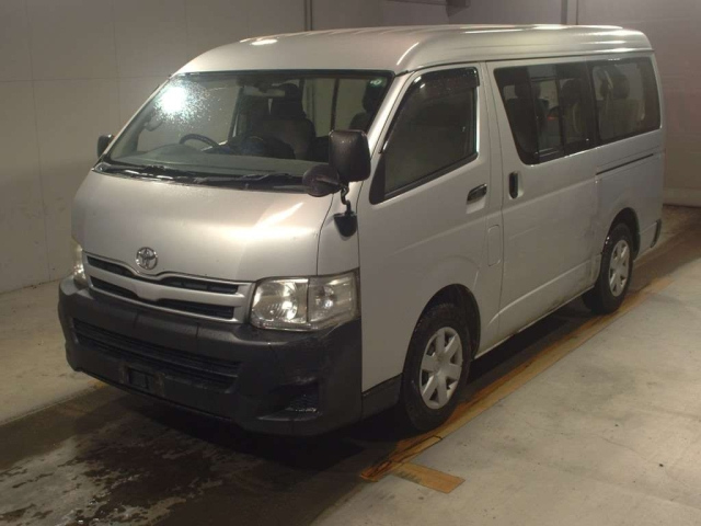 TOYOTA HIACE 2011