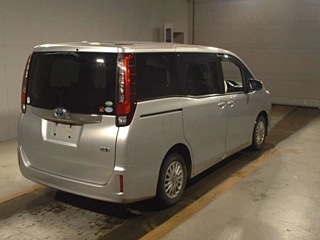 TOYOTA NOAH 2014
