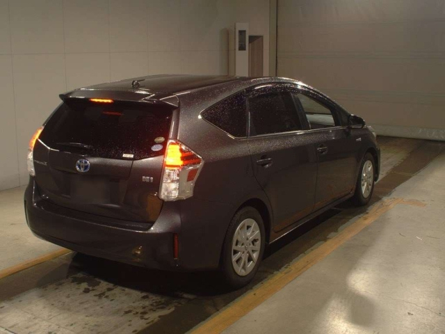 TOYOTA PRIUS ALPHA 2015