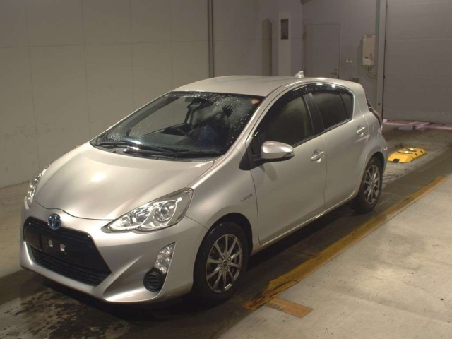 TOYOTA AQUA 2016