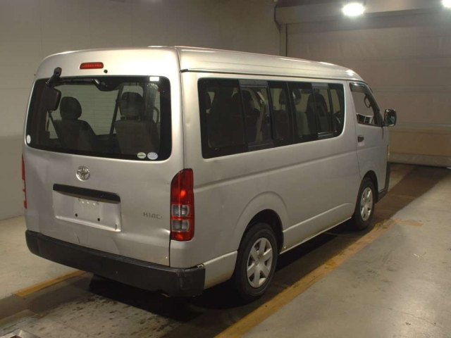 TOYOTA HIACE 2011
