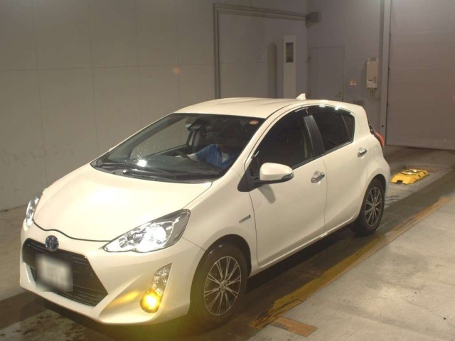TOYOTA AQUA 2016
