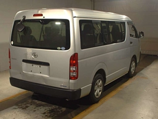 TOYOTA HIACE 2011