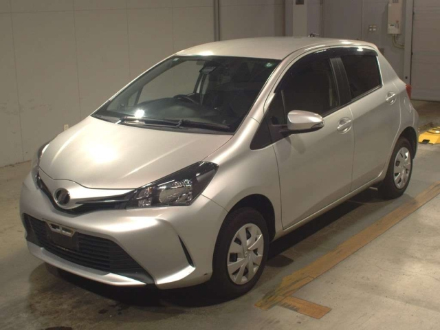 TOYOTA VITZ 2015
