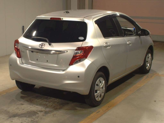 TOYOTA VITZ 2015