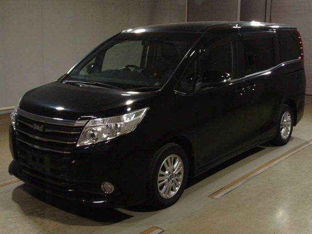 TOYOTA NOAH 2014