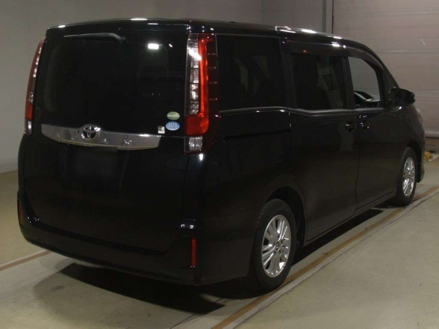 TOYOTA NOAH 2014