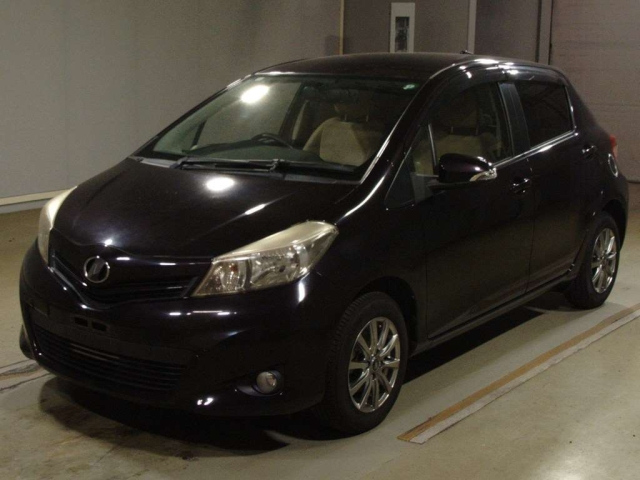 TOYOTA VITZ 2013