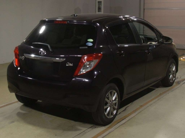 TOYOTA VITZ 2013