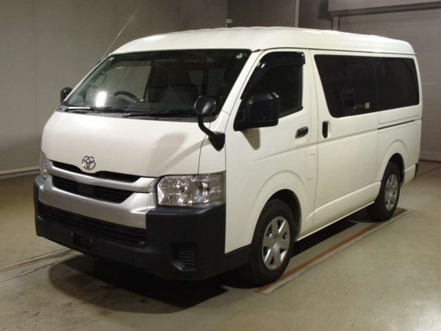 TOYOTA HIACE 2021