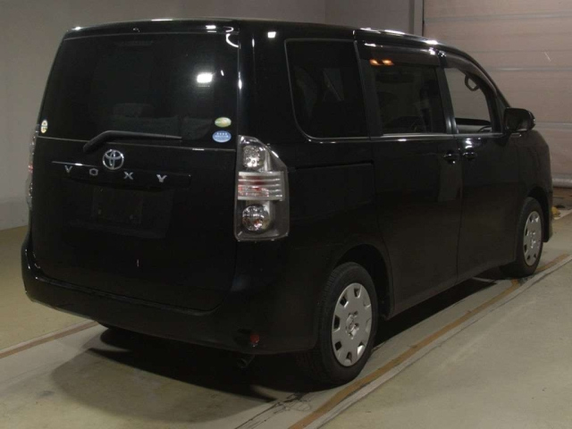TOYOTA VOXY 2009