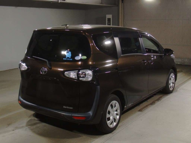 TOYOTA SIENTA 2016