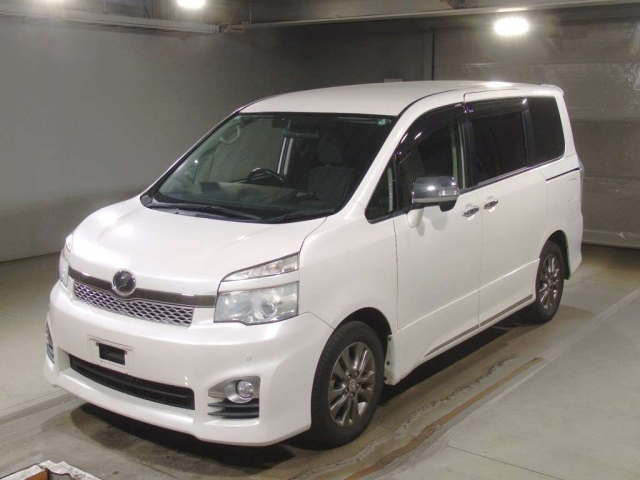 TOYOTA VOXY 2011