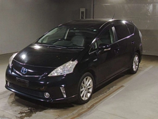 TOYOTA PRIUS ALPHA 2011