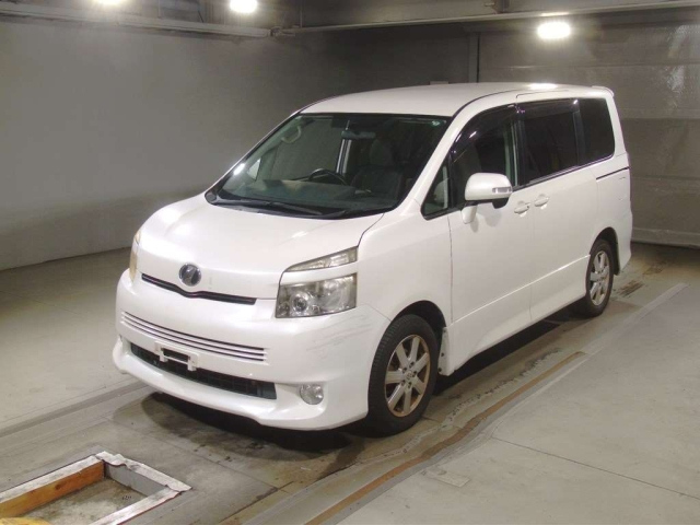 TOYOTA VOXY 2009