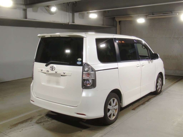 TOYOTA VOXY 2009