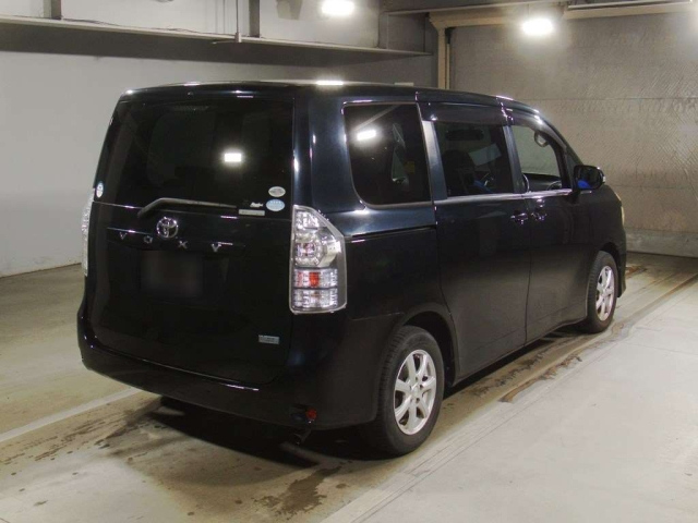 TOYOTA VOXY 2010
