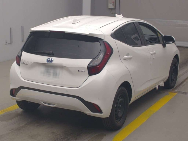 TOYOTA AQUA 2025