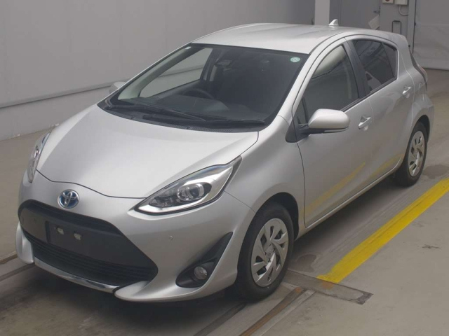 TOYOTA AQUA 2021