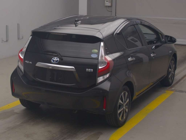 TOYOTA AQUA 2019