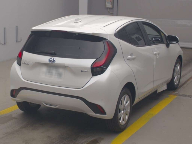 TOYOTA AQUA 2025