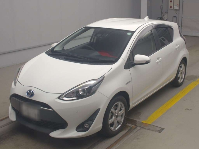 TOYOTA AQUA 2017