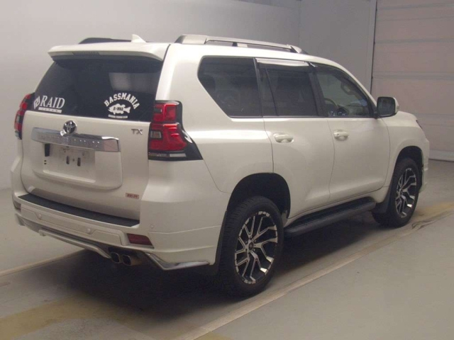 TOYOTA LAND CRUISER PRADO 2023