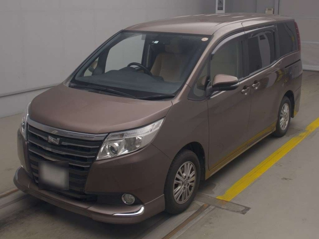 TOYOTA NOAH 2014