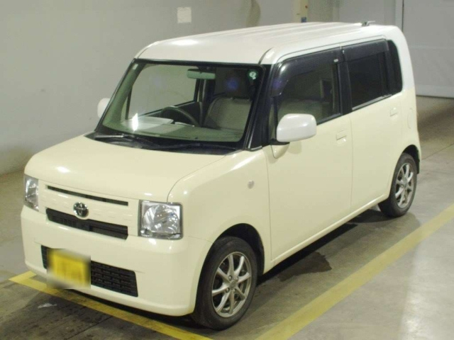 TOYOTA PIXIS SPACE 2015