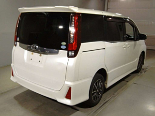 TOYOTA NOAH 2015