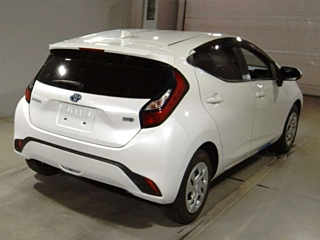 TOYOTA AQUA 2021