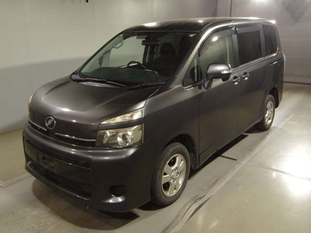 TOYOTA VOXY 2011
