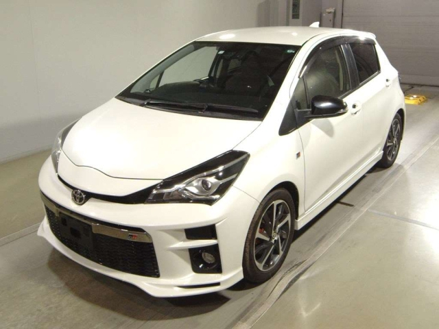 TOYOTA VITZ 2018