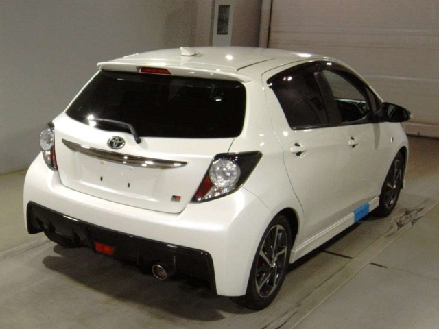 TOYOTA VITZ 2018