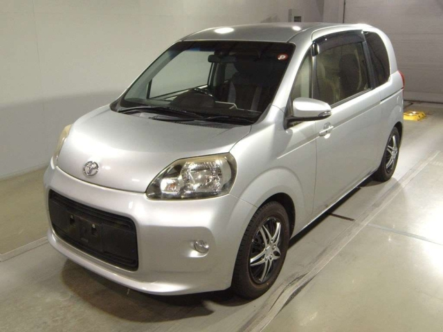 TOYOTA PORTE 2012
