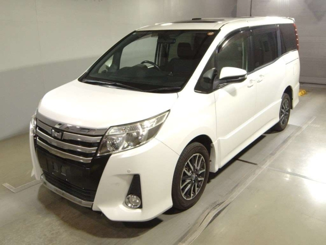 TOYOTA NOAH 2014