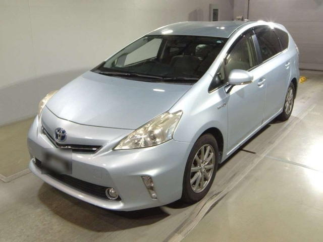 TOYOTA PRIUS ALPHA 2013