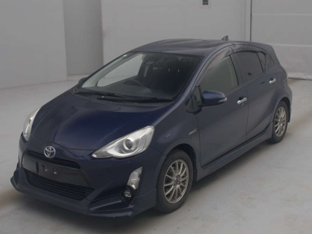 TOYOTA AQUA 2017