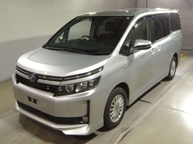 TOYOTA VOXY 2014