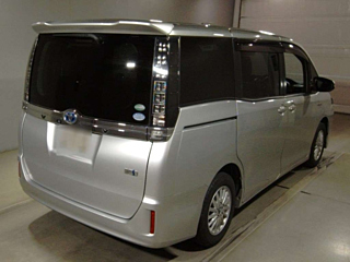 TOYOTA VOXY 2014