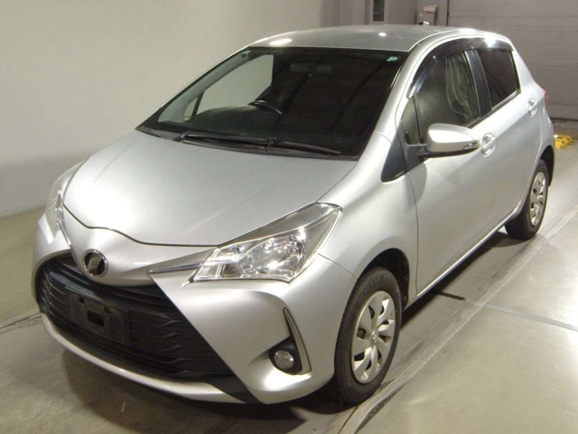 TOYOTA VITZ 2017