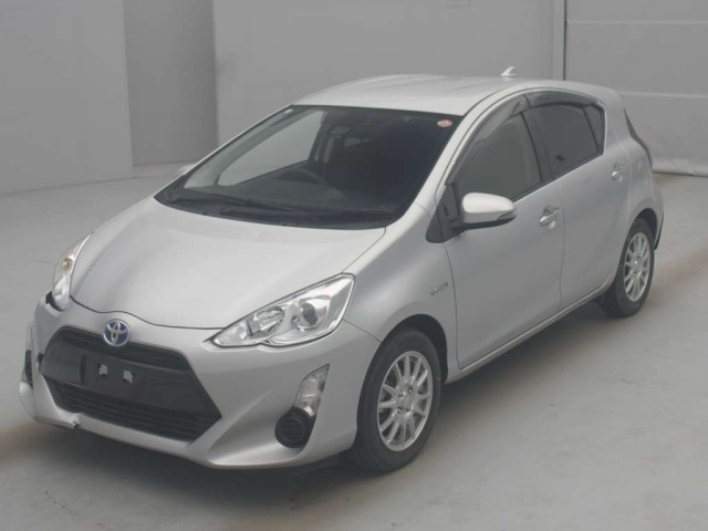 TOYOTA AQUA 2016