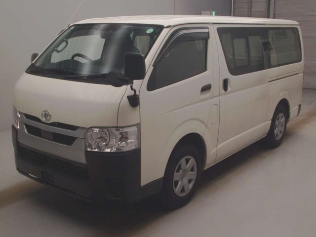 TOYOTA HIACE VAN 2022