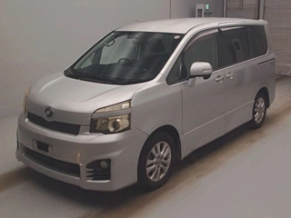 TOYOTA VOXY 2010
